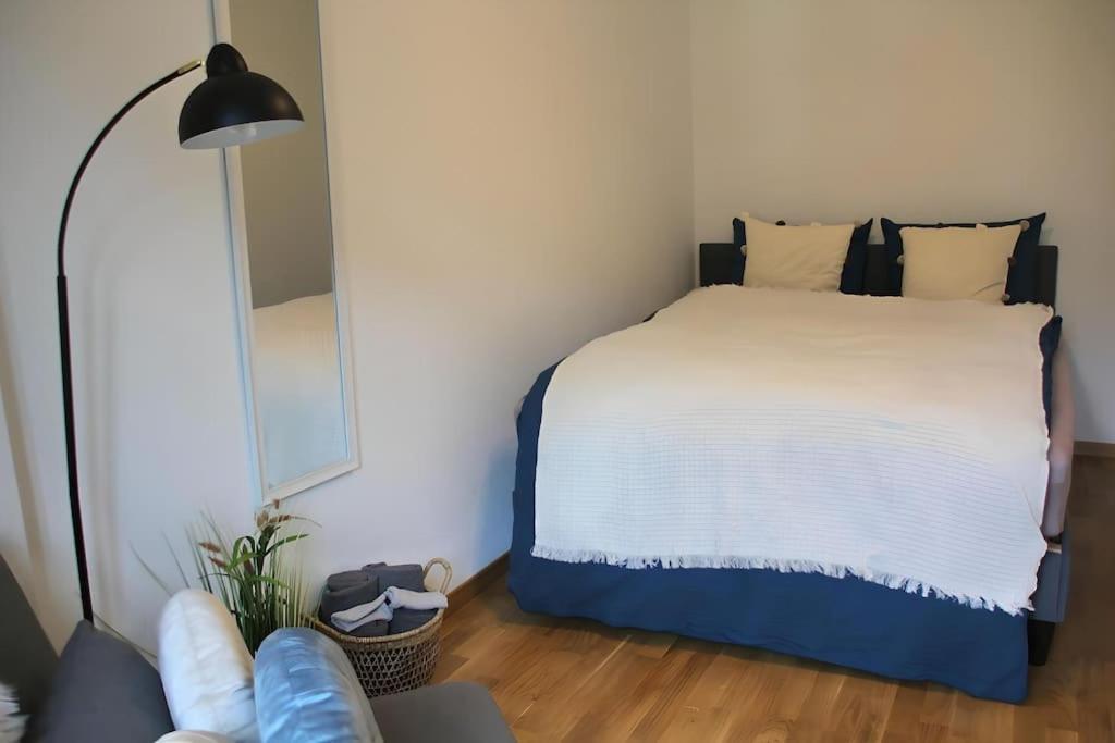 Zentral, Free Parking, Wifi, Naehe Bahnhof, Shops Appartamento *
